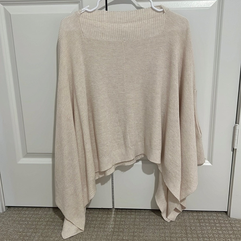 Lululemon Forward Flow Cape